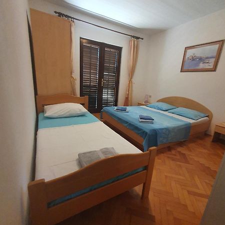 Apartments Karlo Omis Room photo