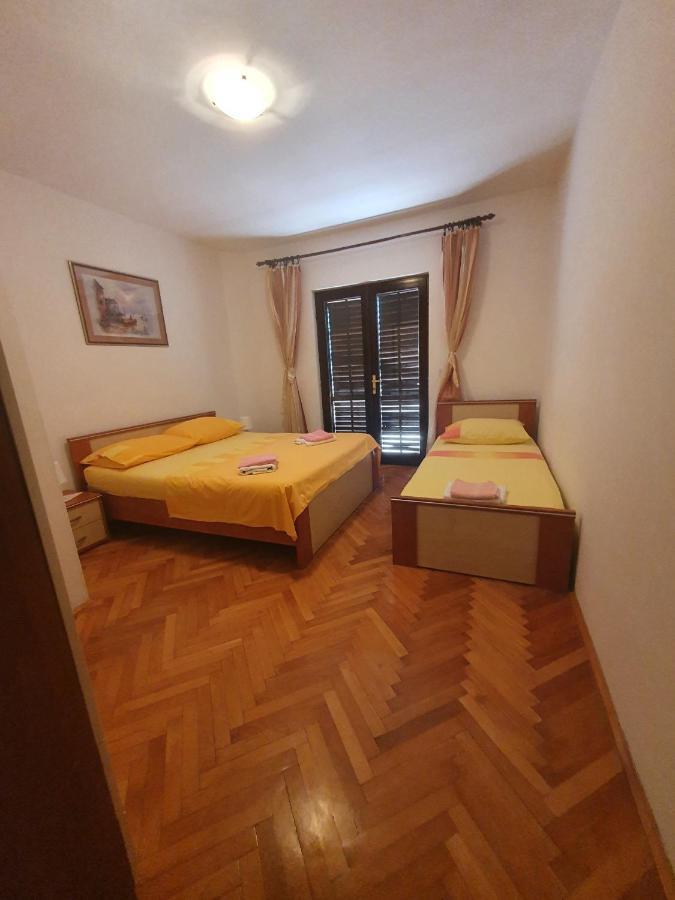 Apartments Karlo Omis Exterior photo