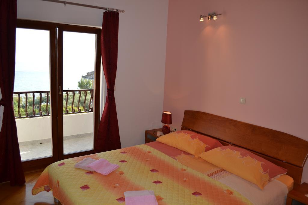 Apartments Karlo Omis Room photo