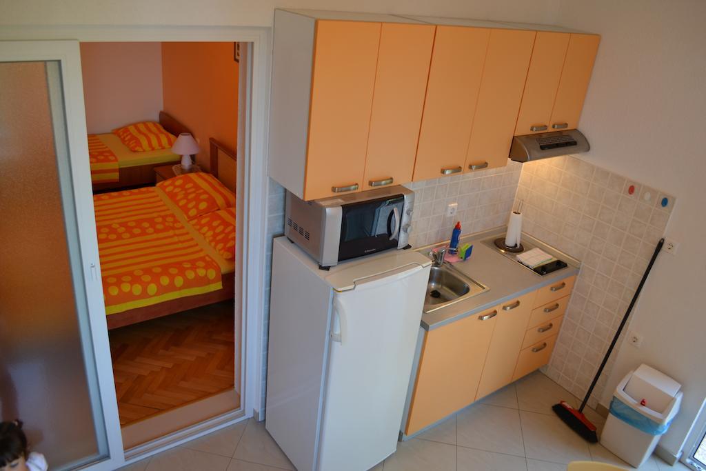 Apartments Karlo Omis Room photo