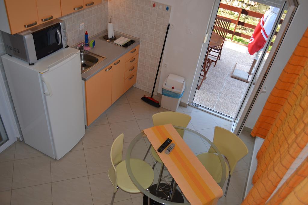 Apartments Karlo Omis Room photo
