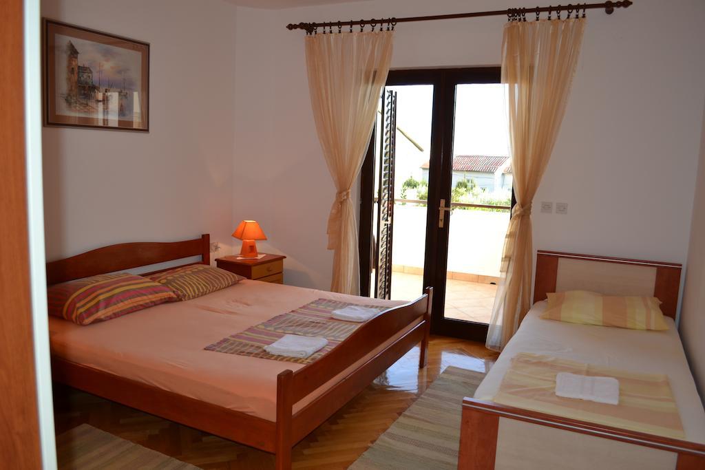 Apartments Karlo Omis Room photo