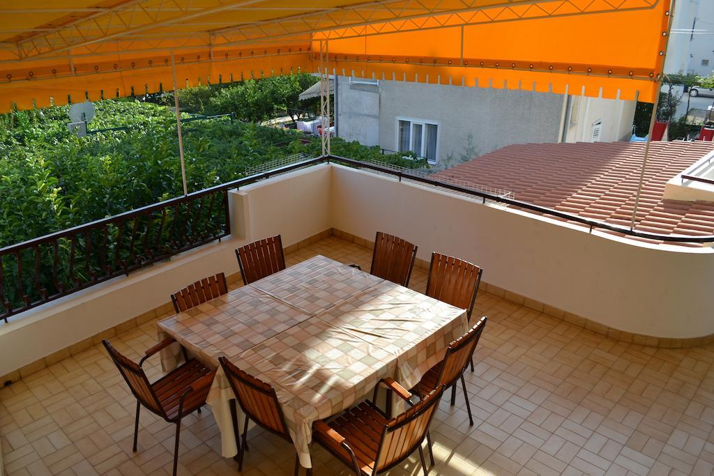 Apartments Karlo Omis Room photo