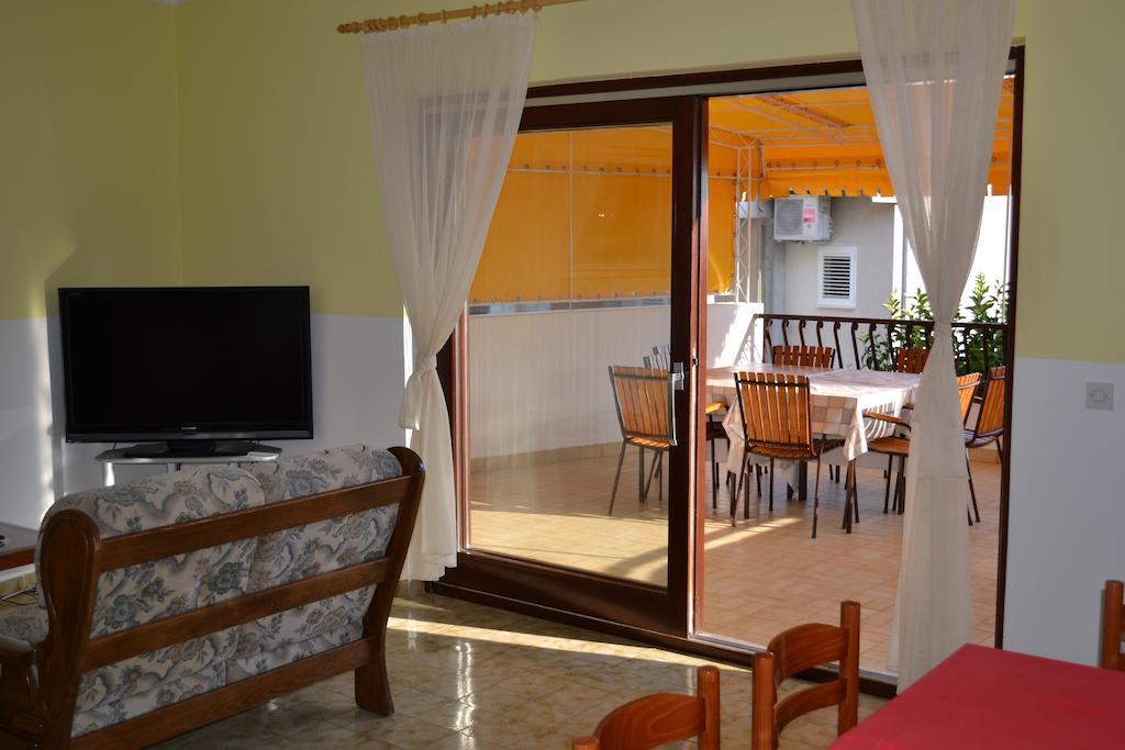 Apartments Karlo Omis Exterior photo