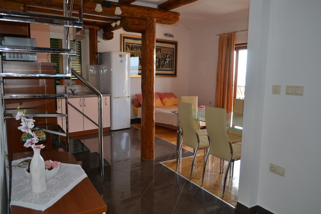 Apartments Karlo Omis Exterior photo